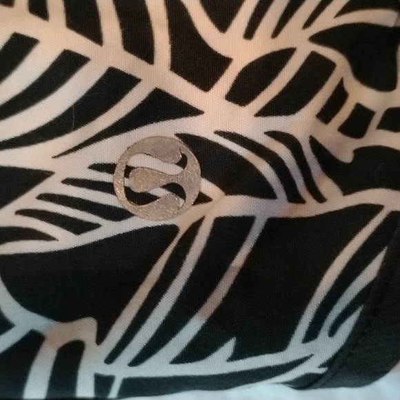 Lululemon shorts - Picture 3 of 4